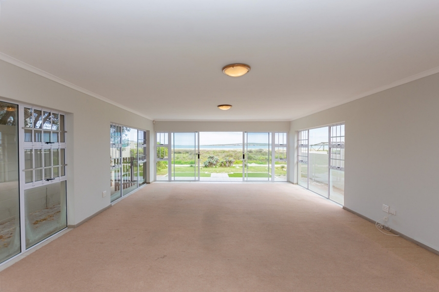 4 Bedroom Property for Sale in Middedorp Western Cape